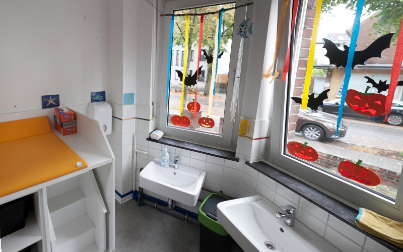 In unserem Kinderbad werden nicht nur die Hände gewaschen und die Zähne geputzt, sondern auch die Jüngsten gewickelt. 